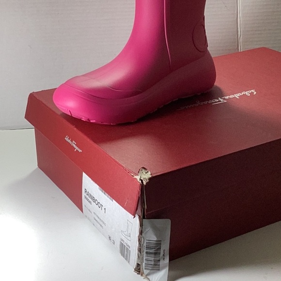 Gancini Raised-logo Rain Boots In Hot Pink - Picture 7 of 7